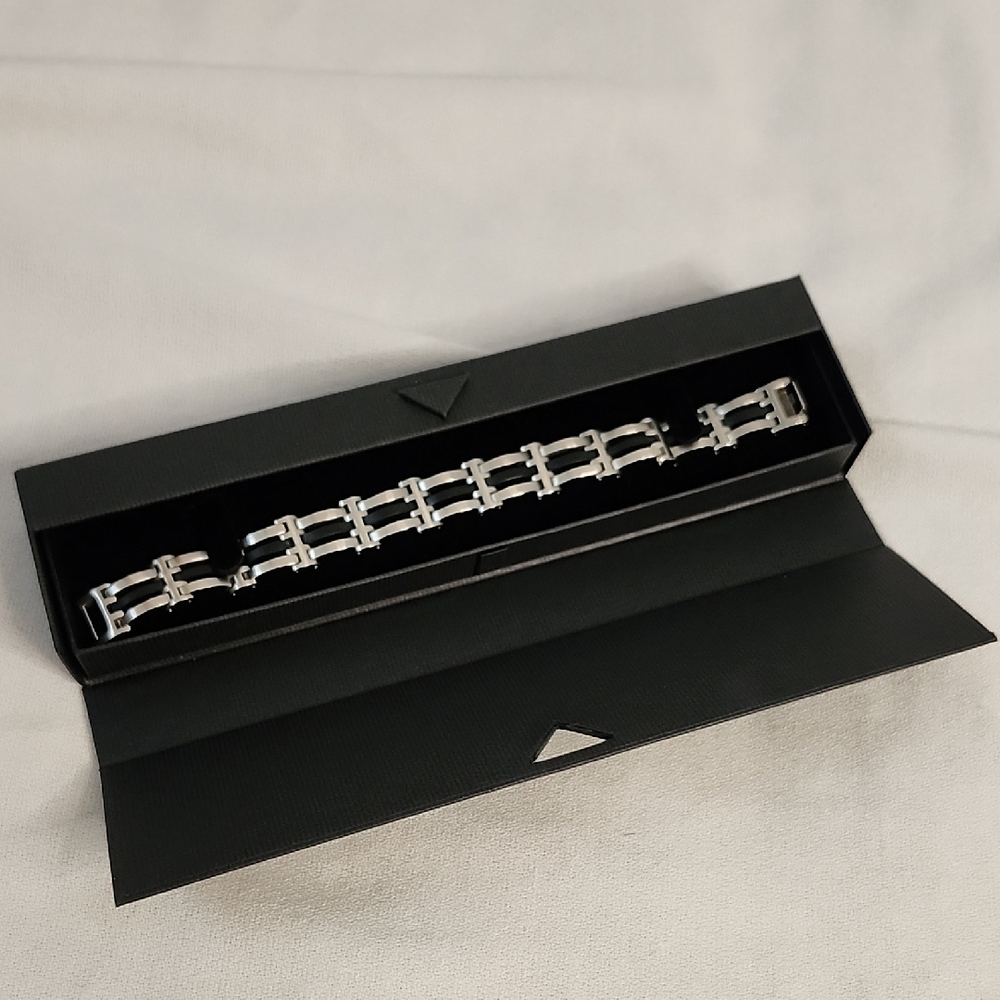 NWOT Mens Stainless and Black  EDFORCE Link Bracelet
